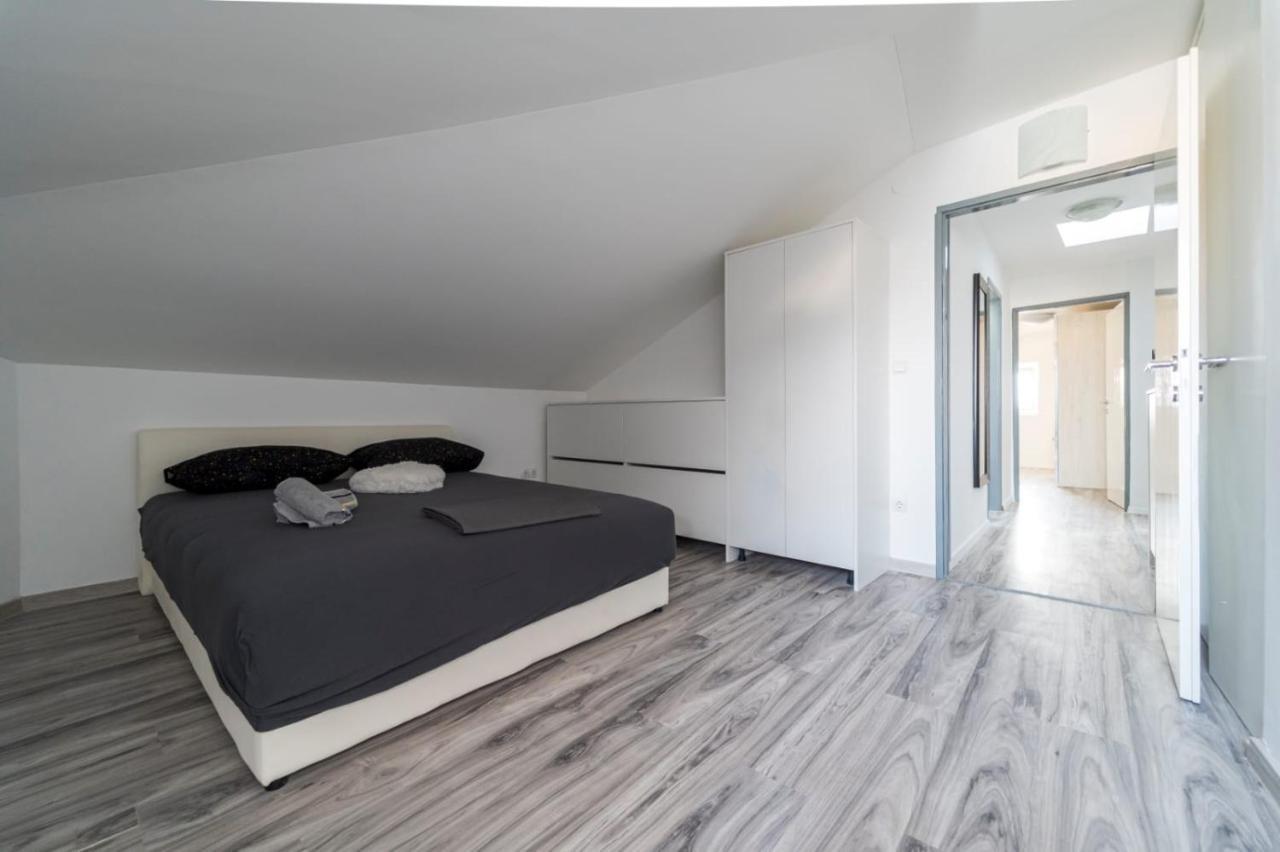 City Center Mayess Aparment Zadar Exteriör bild